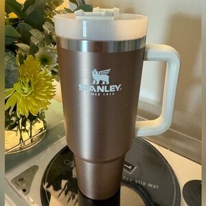 Rose Quartz 40 oz Stanley